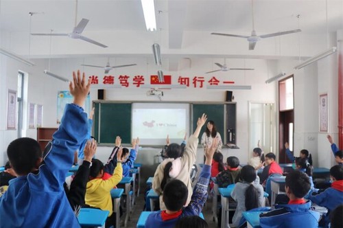 beat365中国唯一官网:一堂别开生面的“双语”思政课