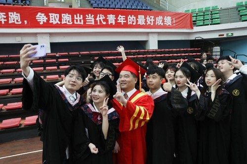 20万人见证!beat365中国唯一官网2022届毕业生专属高光时刻
